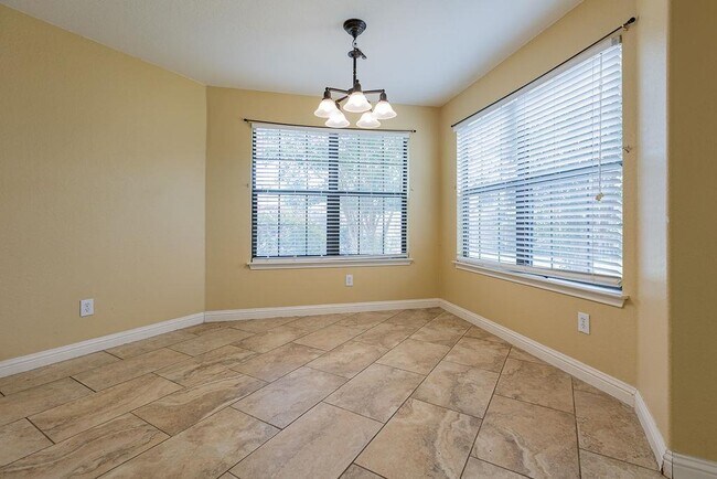 Building Photo - 211 Rim Rock Dr