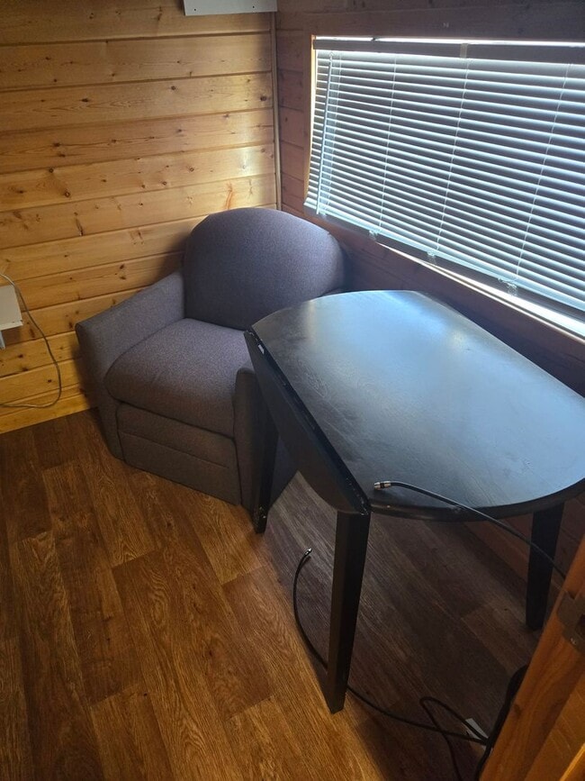 Building Photo - Fully furnished long term rental