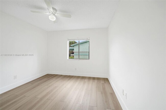 Building Photo - 2530 NW 26th Ave