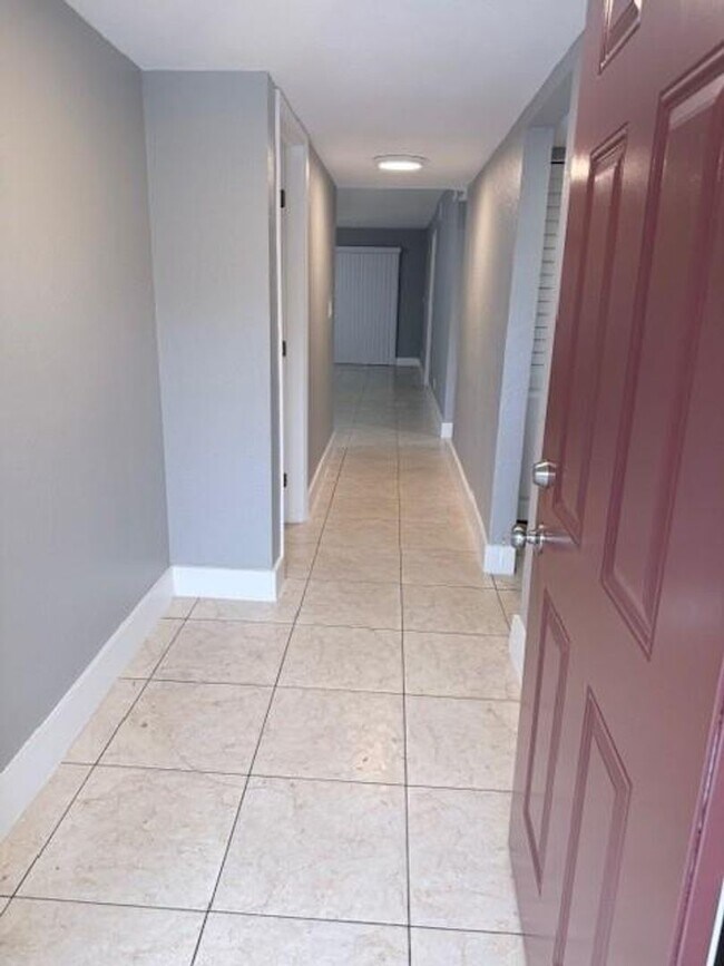 Building Photo - 212 NW 46th Ct