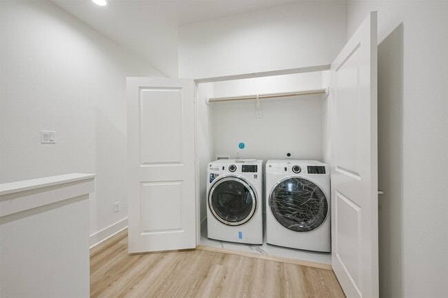 Building Photo - 5630 Balbo St