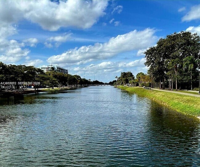 Building Photo - 16850 S Glades Dr