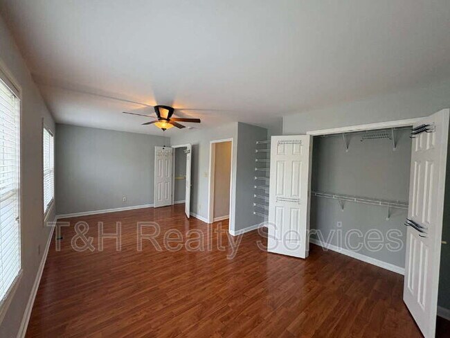 Building Photo - 2030 N College Ave