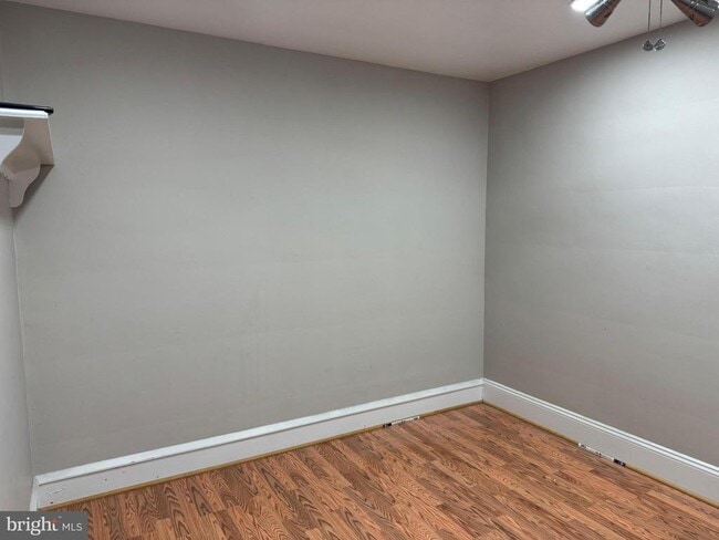 Building Photo - 725 W Mt Vernon St