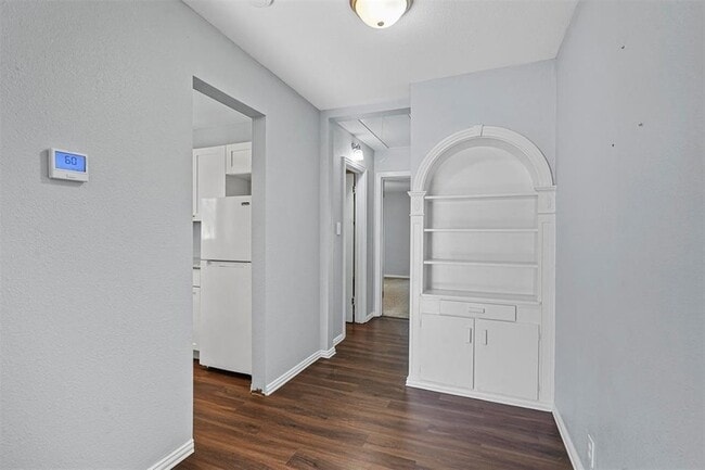 Building Photo - 210 W Willingham St