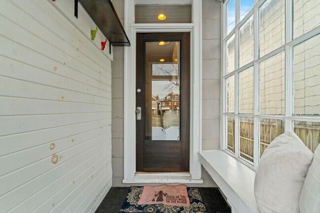 Building Photo - 1511 Hamlet St