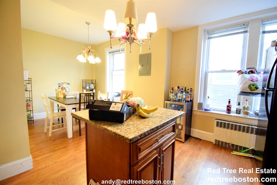 Building Photo - 184 Saint Paul St