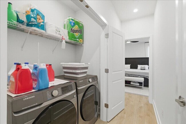 Building Photo - Welcome to this stunning, newly built 2025 townhome nestled in the heart of Brambleton