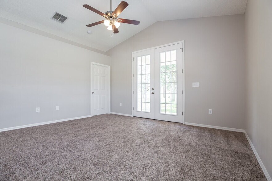 Building Photo - 3337 Bellingham Dr