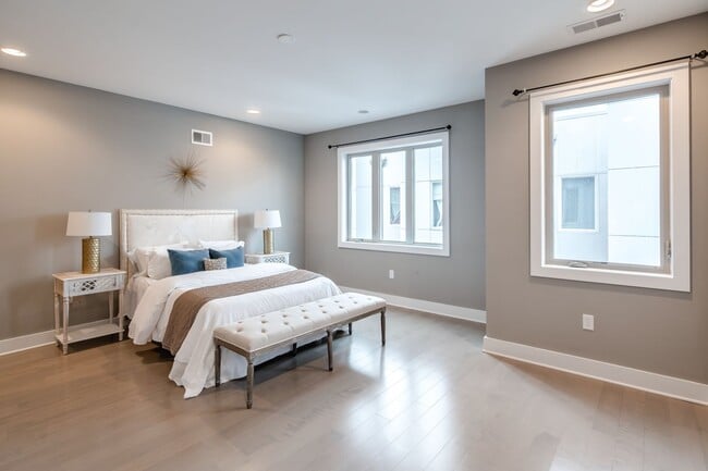 Building Photo - Northern Liberties Townhome with Parking