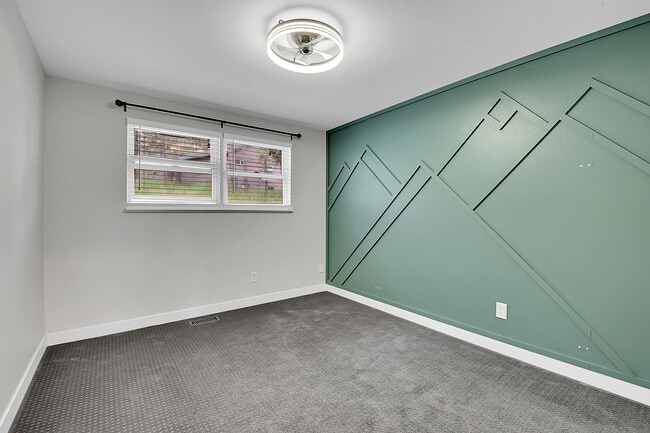 Building Photo - 5237 S Olive Rd