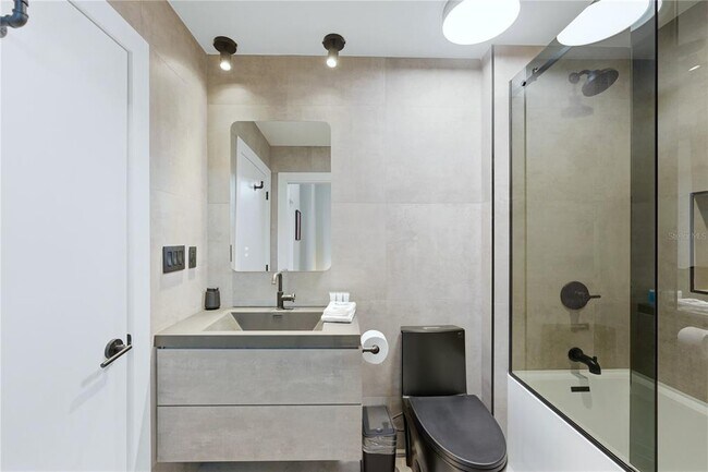 Building Photo - 525 E Jackson St