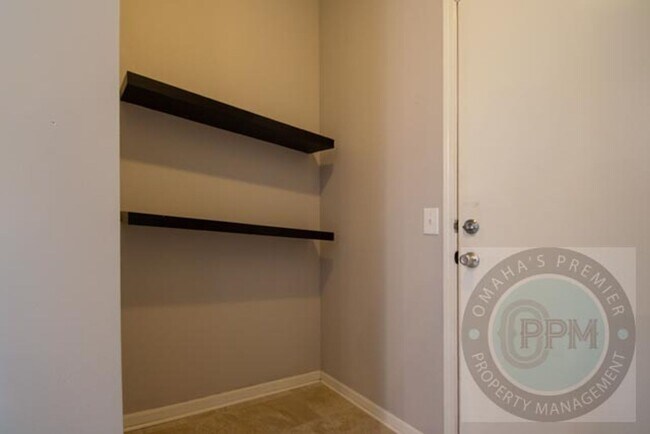 Building Photo - HUGE 3Bd/3Ba House in Bennington, NE!