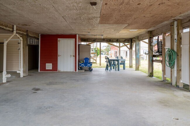 Building Photo - So Free @ 219 Coastal Dr
