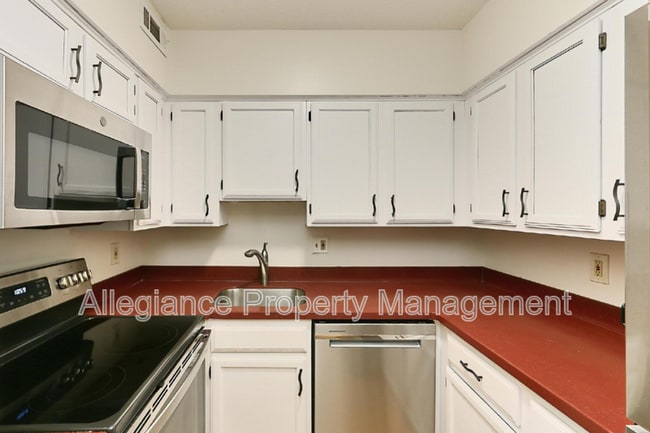 Building Photo - 2400 Clarendon Blvd