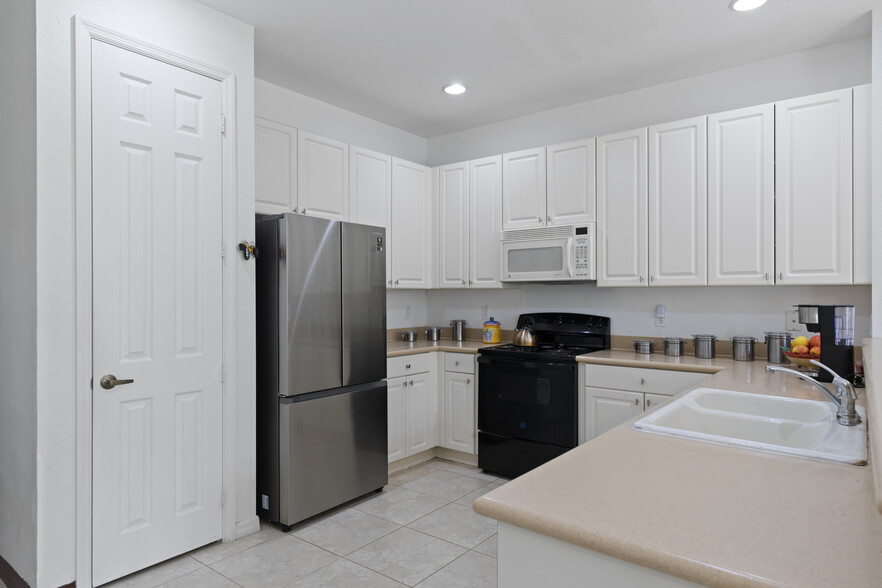 Kitchen - 9945 E Villa Cir