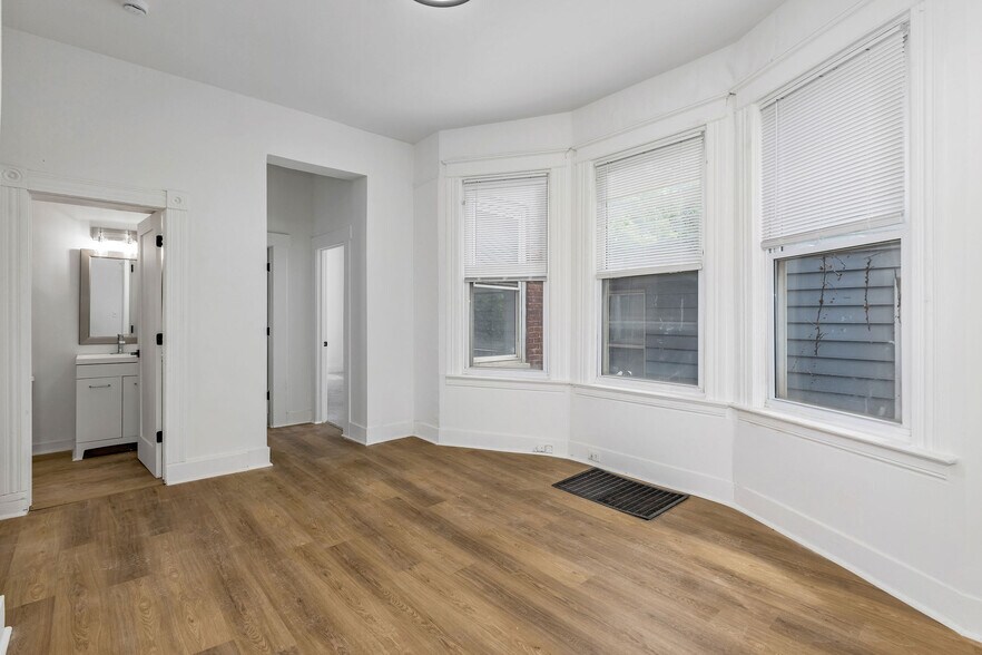 Building Photo - 2018 Burnet Ave