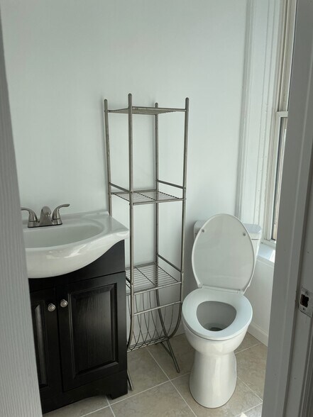 Building Photo - 1303 Hutton St