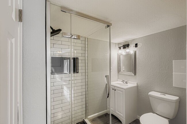 Building Photo - Beautiful remodel with gorgeous back yard ...