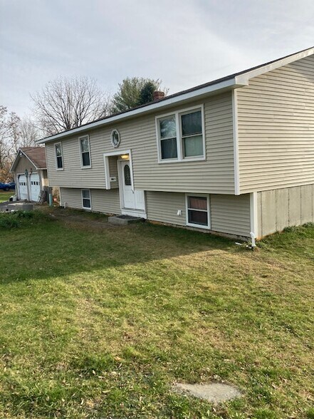 Primary Photo - 187 Oakland Rd