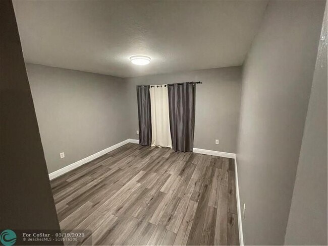 Building Photo - 10875 NW 29th Manor