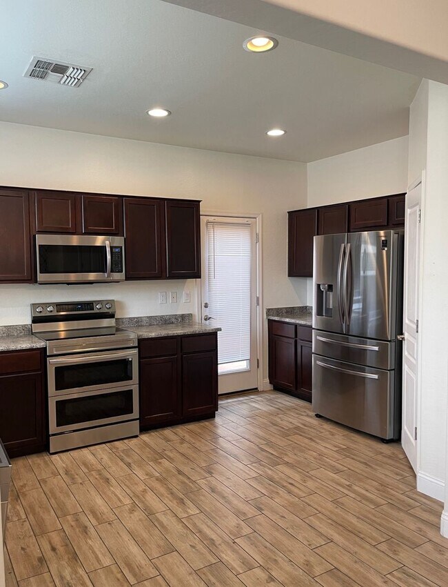 Building Photo - 3 BD IN POWER RANCH