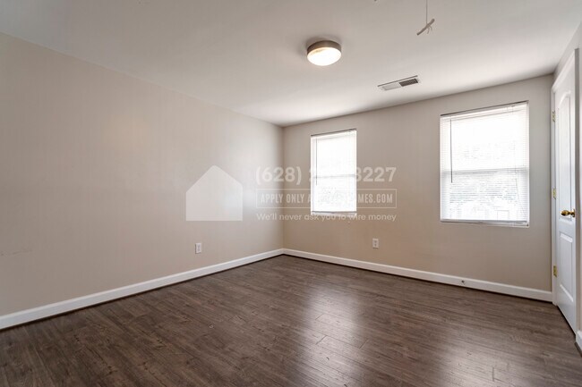 Building Photo - 2614 Kent Village Dr