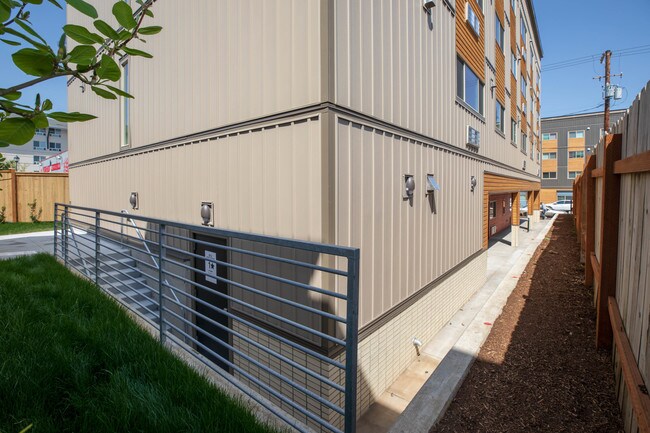 Building Photo - Asher22