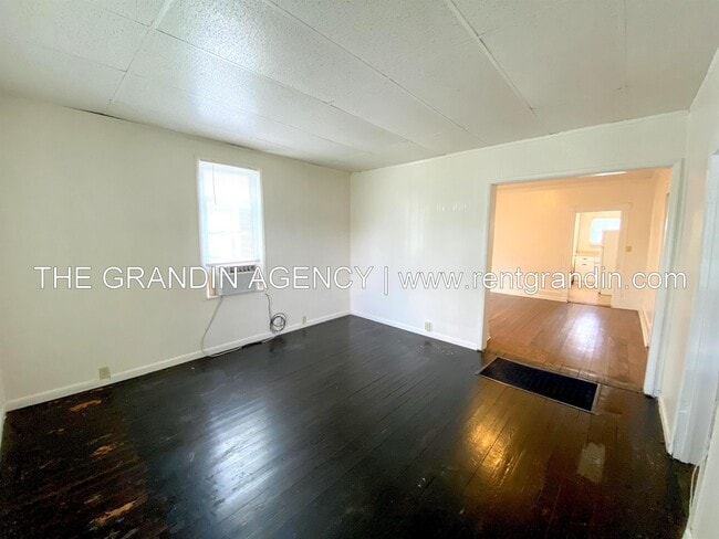 Building Photo - 909 13th St SE