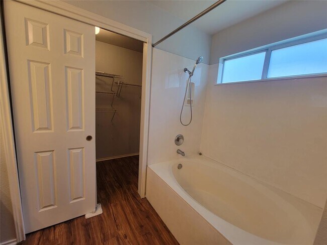 Building Photo - 152 Dressen