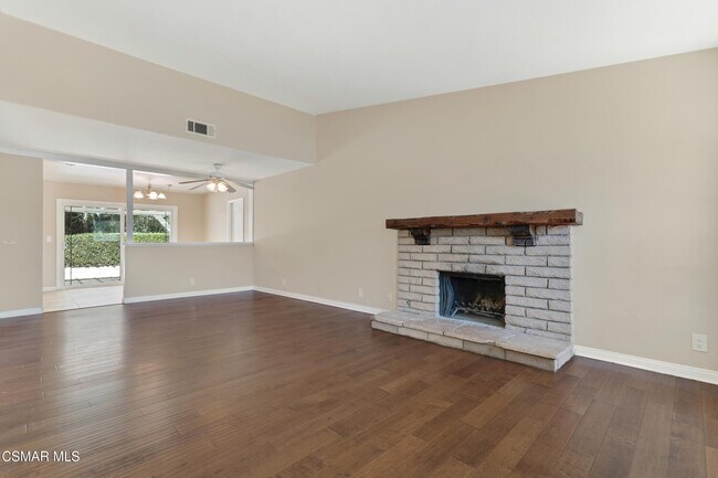 Building Photo - 47 Dorrit Ct