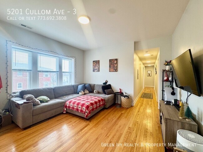 Building Photo - 5201 W Cullom Ave