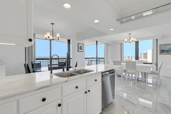 Building Photo - 5380 N Ocean Dr