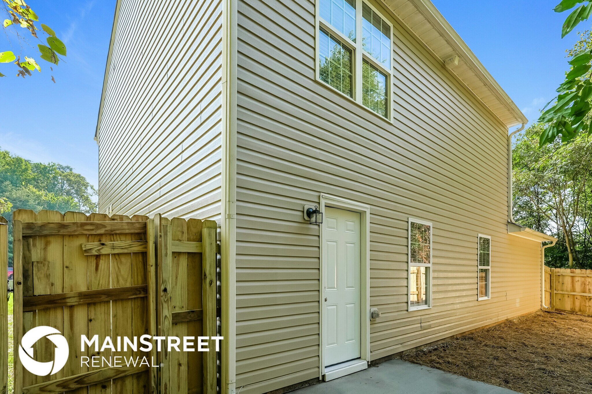 Building Photo - 2049 Chapel Park Ln