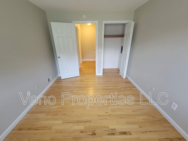 Building Photo - 9/11/13 Village Dr.