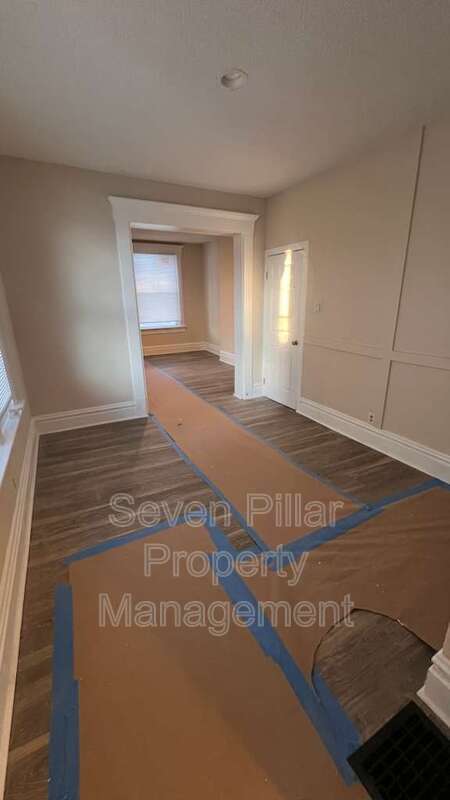 Building Photo - 1345 E Livingston Ave