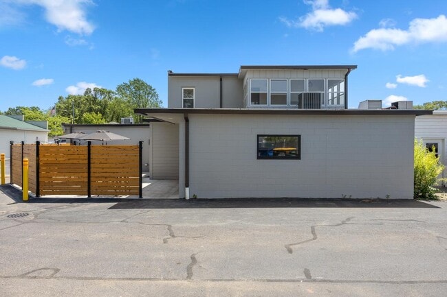 Building Photo - 501.5 W 17th St