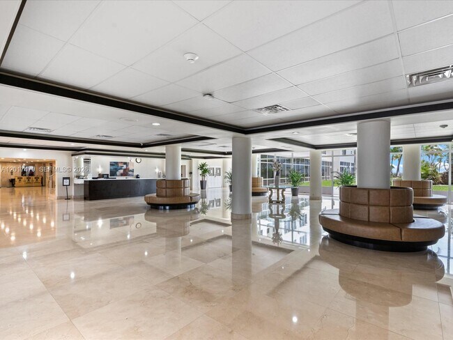 Building Photo - 5005 Collins Ave
