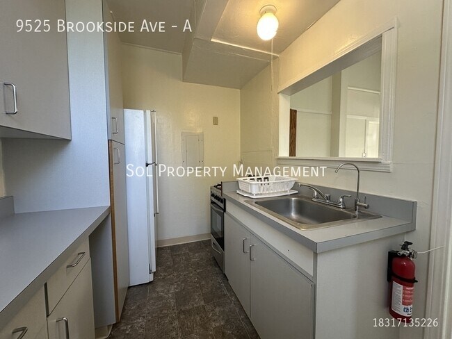 Building Photo - 9525 Brookside Ave
