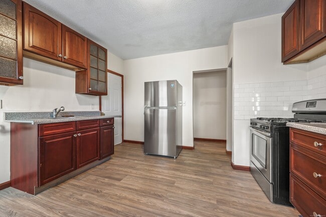 Building Photo - 294 Bellevue St