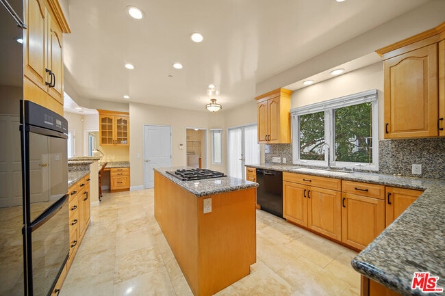 Building Photo - 248 S Swall Dr