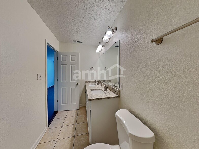 Building Photo - 12483 Old Pond Rd