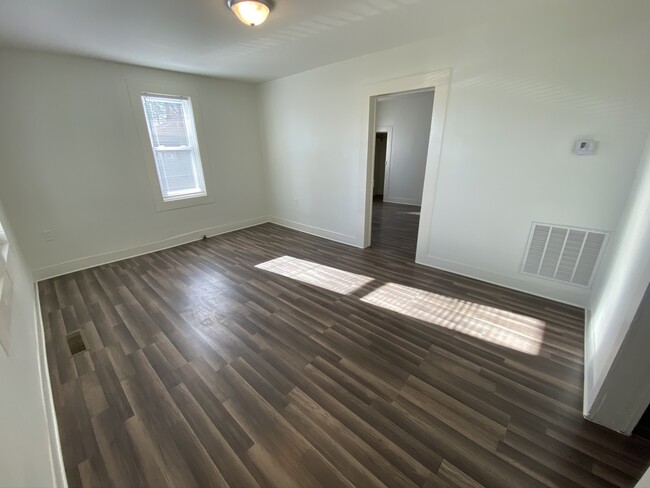 Building Photo - 1310 Oak St