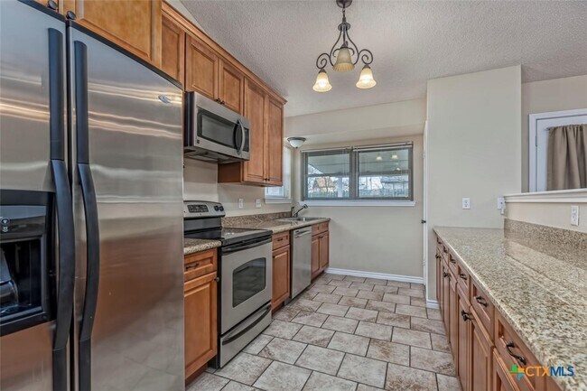 Building Photo - 1102 August Dr