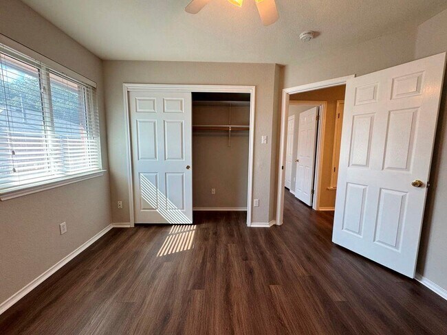 Building Photo - 1508 Highland Dr