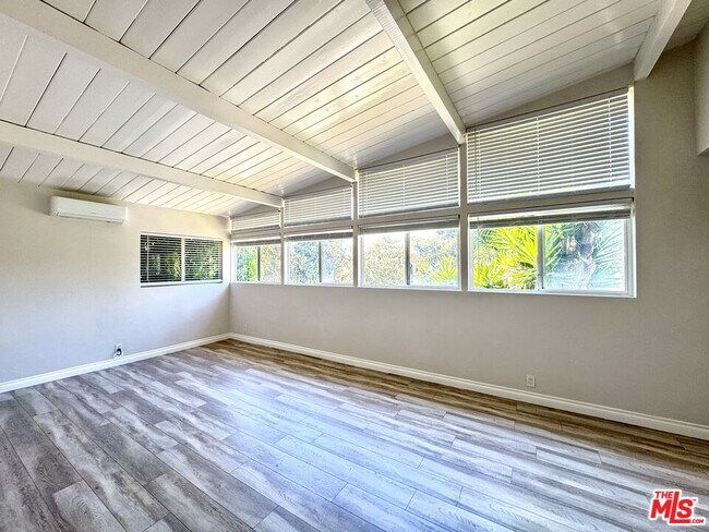 Building Photo - 226 S Gale Dr