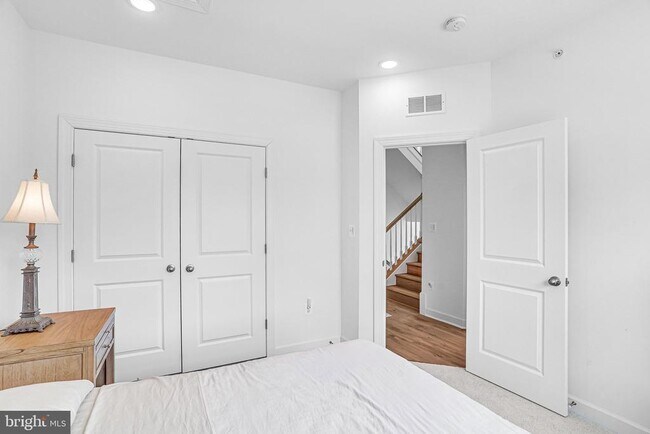 Building Photo - 4975 Longmire Wy