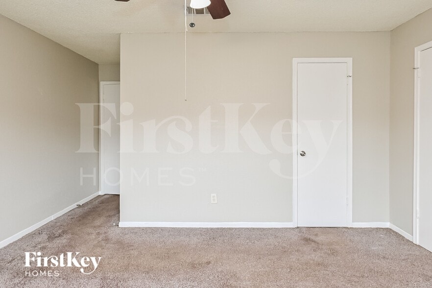 Building Photo - 4927 Kilkenny Dr