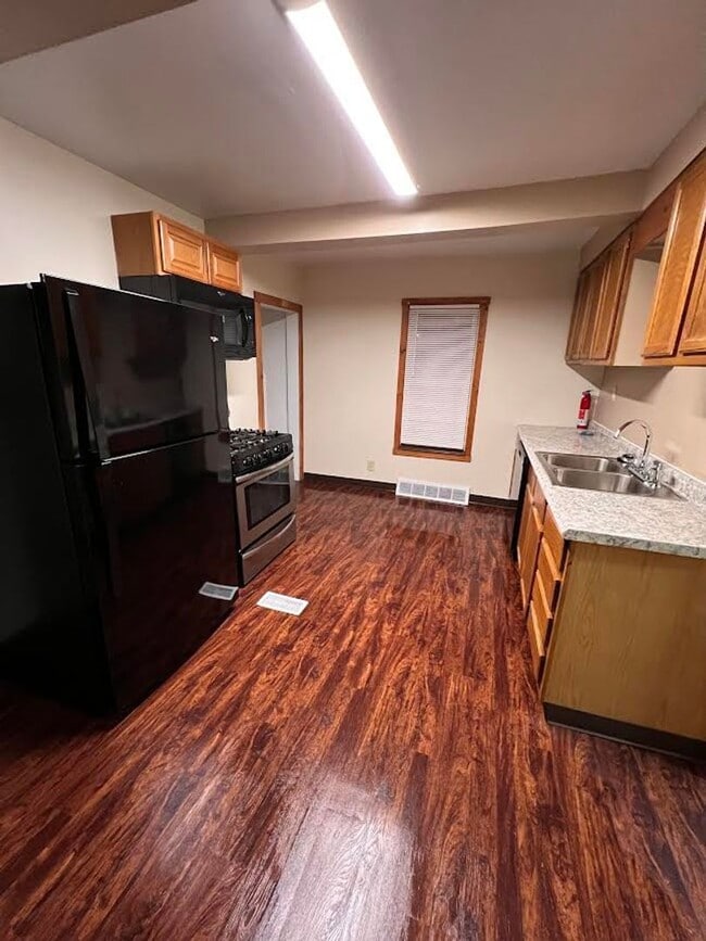 Building Photo - 112 Hazel St