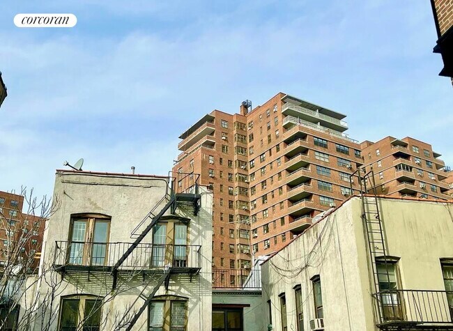 Building Photo - 239 Henry St